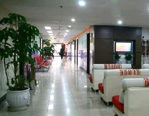 北京星美醫(yī)療美容門診部做假體豐胸使用的什么材料？假體豐胸的優(yōu)點是什么？