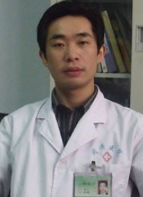 　　彭志勇，鄭州美緣整形美容醫(yī)院主治醫(yī)師  　　彭志勇醫(yī)生簡介：  　　彭志勇，是一位有著30年從醫(yī)經(jīng)驗、獨到審美眼光、精湛整形技藝的時尚藝術(shù)整形醫(yī)生，曾為多位港澳臺明星整形，歷屆大韓民國整形外科學(xué)術(shù)研討會特邀醫(yī)生，韓國醫(yī)院特邀醫(yī)生，失敗整形修復(fù)醫(yī)生，每年前往韓國和的整形醫(yī)生做研討交流。  　　擅長領(lǐng)域自體脂肪移植，“3D動感豐胸、面部年輕化、面部輪廓塑造”等整形手術(shù)，創(chuàng)立的“六維立體藝術(shù)面雕”技術(shù)，結(jié)合“醫(yī)學(xué)、美學(xué)、相學(xué)"融入藝術(shù)美雕技術(shù)，代表了目前國內(nèi)乃到整形的較高水平。  　　彭志勇社會職務(wù)/榮譽：  　　超級激光整形美容創(chuàng)意發(fā)明人  　　國光激光技術(shù)研究開發(fā)中心臨床培訓(xùn)導(dǎo)師  　　中國激光美容技術(shù)和激光美容文化的重要倡導(dǎo)者  　　國際皮膚激光美容醫(yī)生  　　亞洲皮膚醫(yī)學(xué)激光美容醫(yī)生  　　面部童顏緊膚術(shù)激光內(nèi)雕創(chuàng)始人  　　首屆國際整形美容節(jié)“有影響力的激光醫(yī)學(xué)美容醫(yī)生”  　　彭志勇擅長項目：  　　面部精細手術(shù)，面部童顏緊膚術(shù)、形體雕塑，激光整形美容手術(shù)，精細修復(fù)術(shù)。