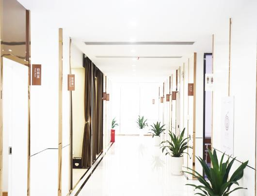 揚(yáng)州施博士醫(yī)療美容門(mén)診部_走廊
